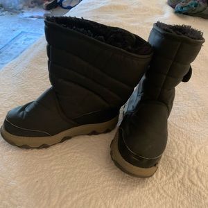 Snow boots.